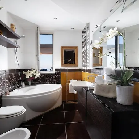别墅 Spacious With Pool, Jacuzzi & Panoramic Sea View 索伦托