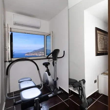 Spacious With Pool, Jacuzzi & Panoramic Sea View 别墅 索伦托