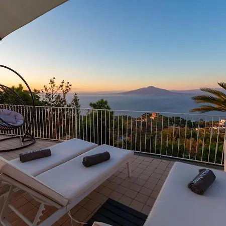 Spacious With Pool, Jacuzzi & Panoramic Sea View 索伦托