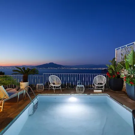 别墅 Spacious With Pool, Jacuzzi & Panoramic Sea View 索伦托